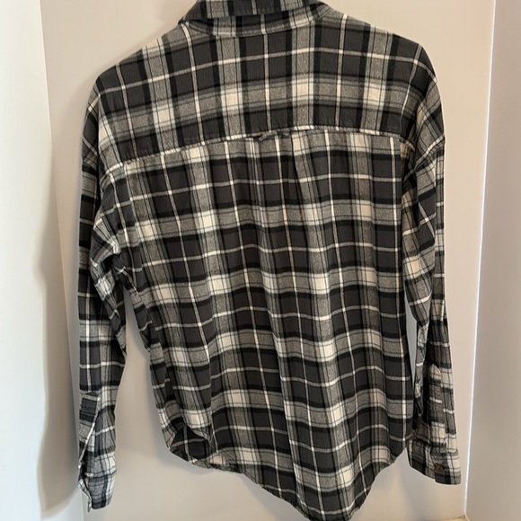 BRANDY MELVILLE GREY AND LIGHTBLUE FLANNEL SHIRT LONG SLEEVES SIZE SMALL - Picture 5 of 6